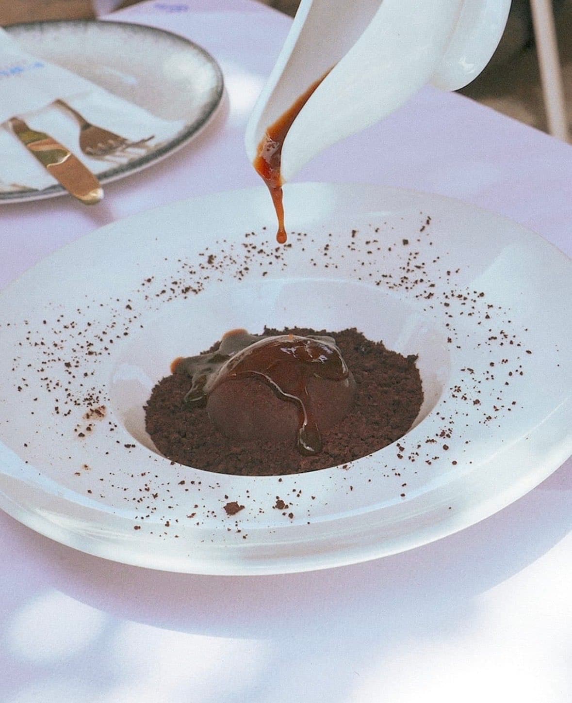 Warm chocolate under a poured caramel