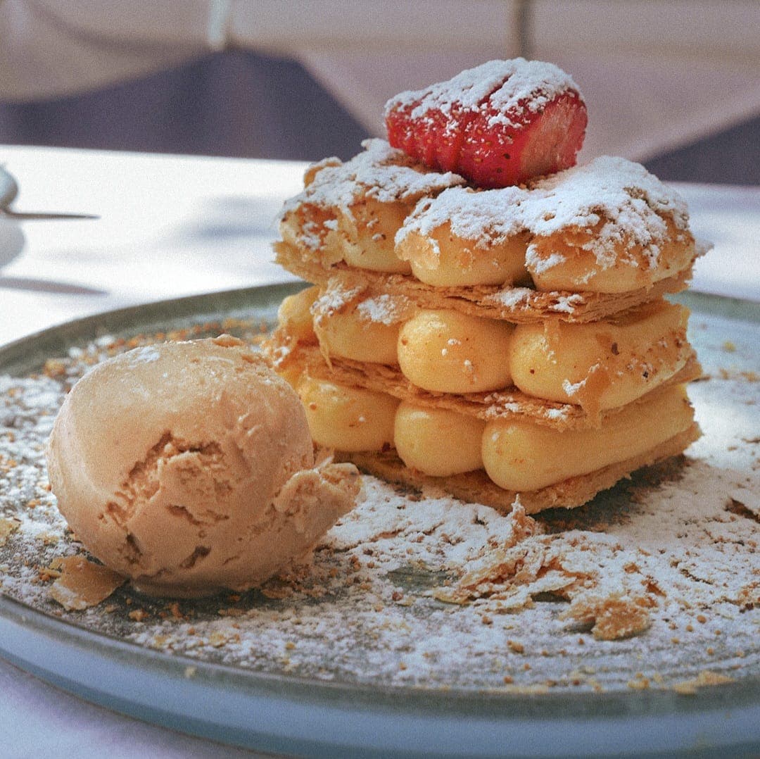 House mille-feuille with caramel ice cream
